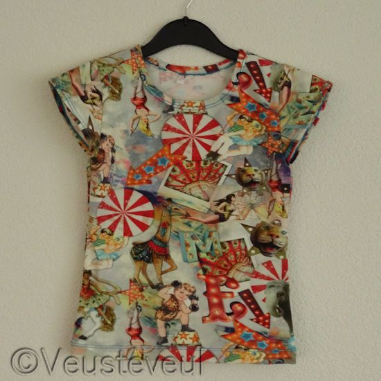 Shirt van circus stof - voor de jongste - zelf kleding maken