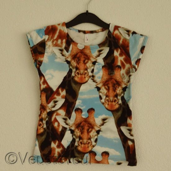 Giraf shirt voor de oudste, wat langer en slanker